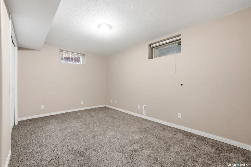 10 Lamont Crescent Regina SK S4S 4A4