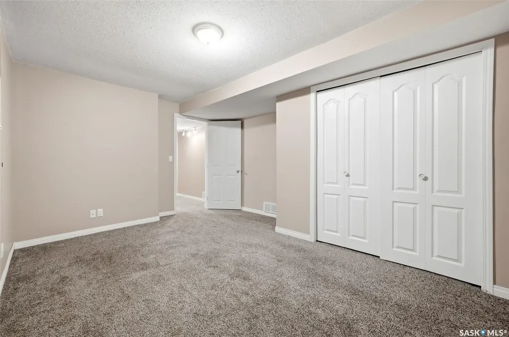 10 Lamont Crescent Regina SK S4S 4A4