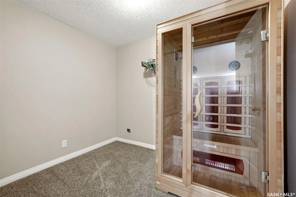 10 Lamont Crescent Regina SK S4S 4A4