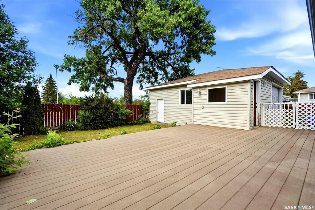 10 Lamont Crescent Regina SK S4S 4A4