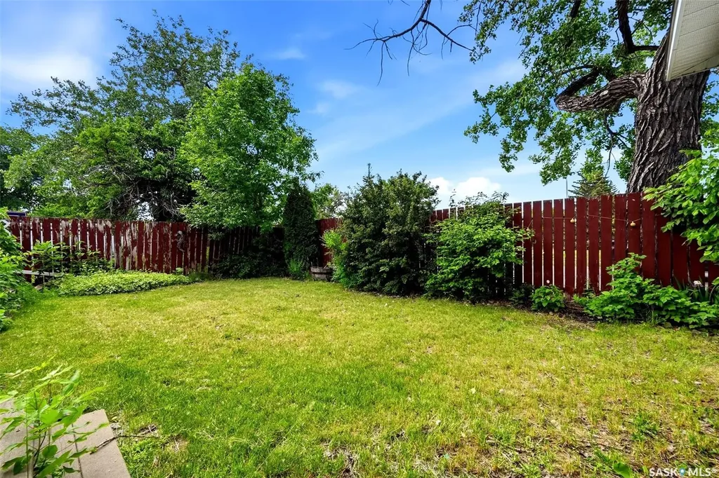 10 Lamont Crescent Regina SK S4S 4A4