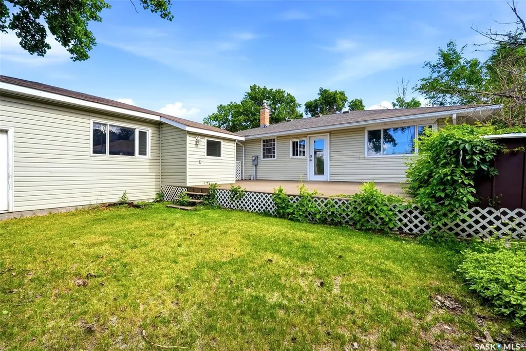 10 Lamont Crescent Regina SK S4S 4A4
