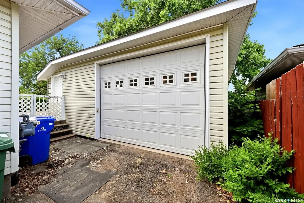 10 Lamont Crescent Regina SK S4S 4A4