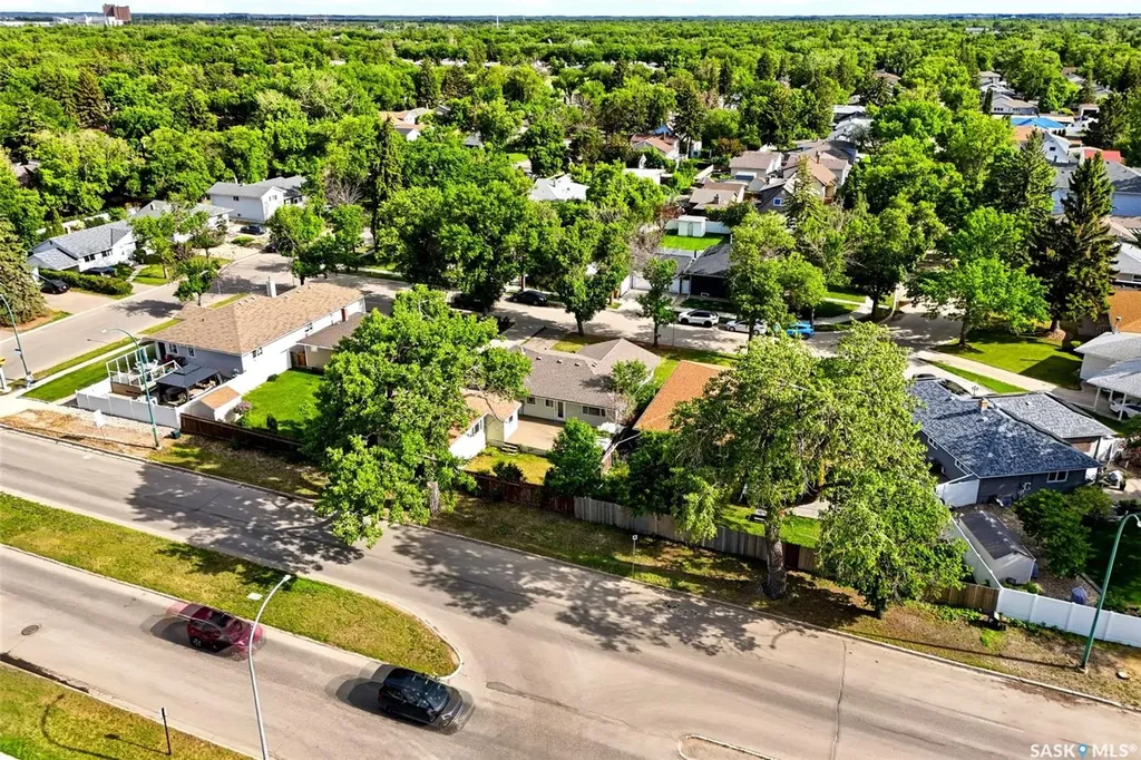 10 Lamont Crescent Regina SK S4S 4A4