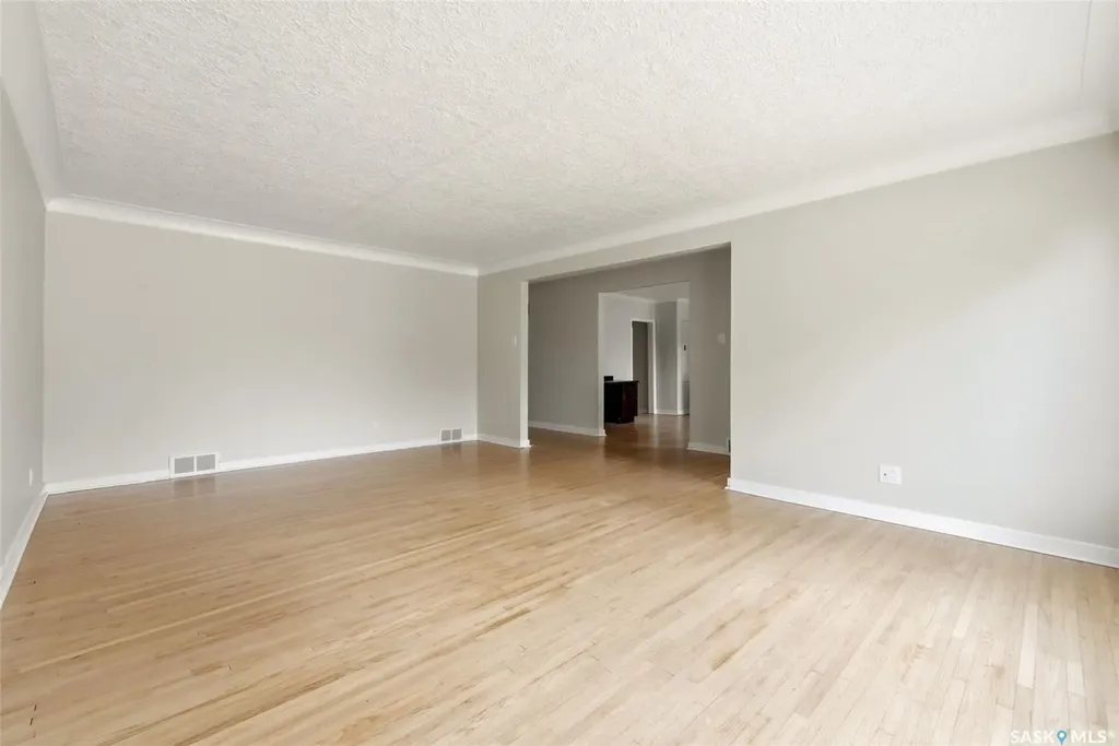 10 Lamont Crescent Regina SK S4S 4A4