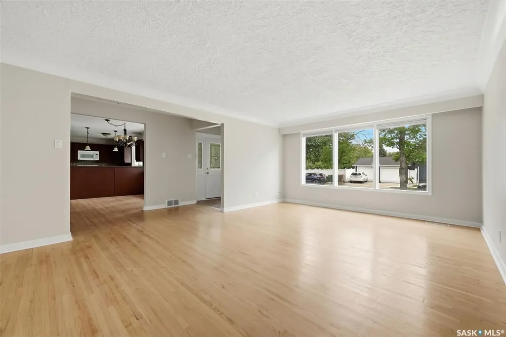 10 Lamont Crescent Regina SK S4S 4A4