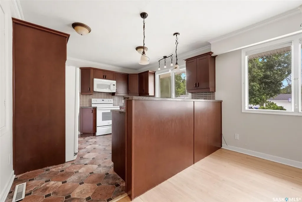 10 Lamont Crescent Regina SK S4S 4A4