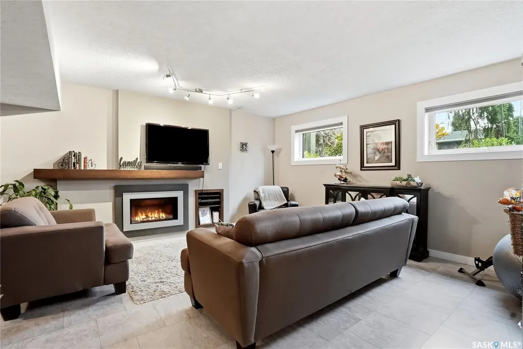 447 Ball Way Saskatoon SK S7K 6E6