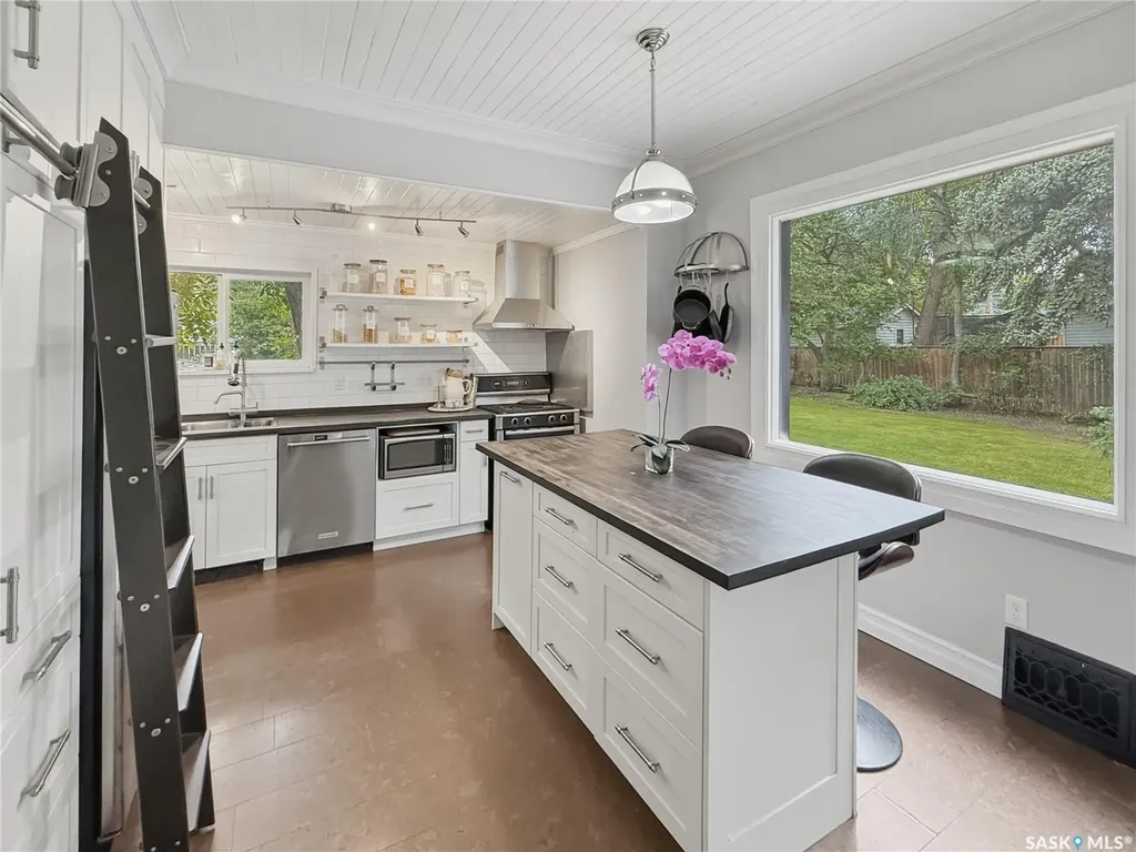 554 4th Avenue NE Swift Current SK S9H 2K2