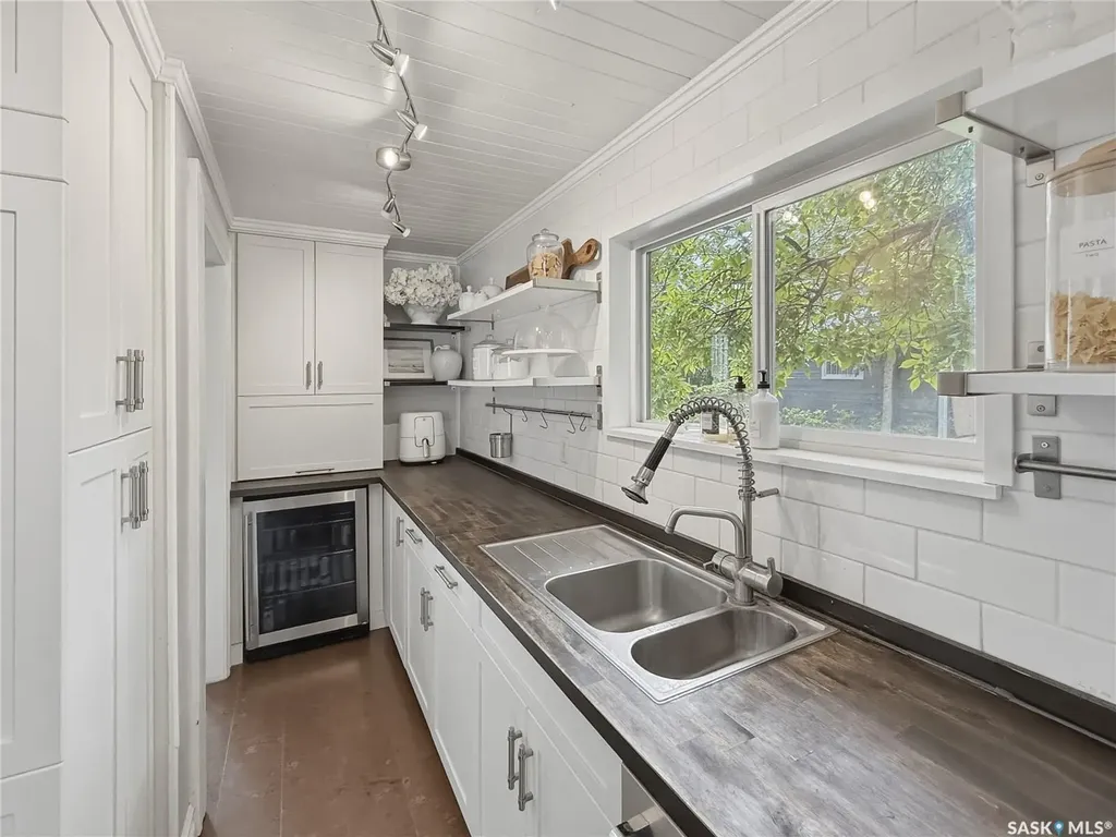 554 4th Avenue NE Swift Current SK S9H 2K2