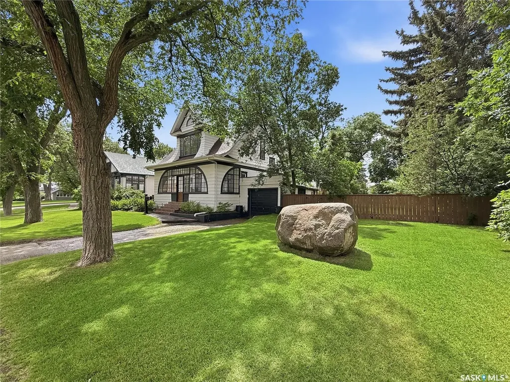 554 4th Avenue NE Swift Current SK S9H 2K2