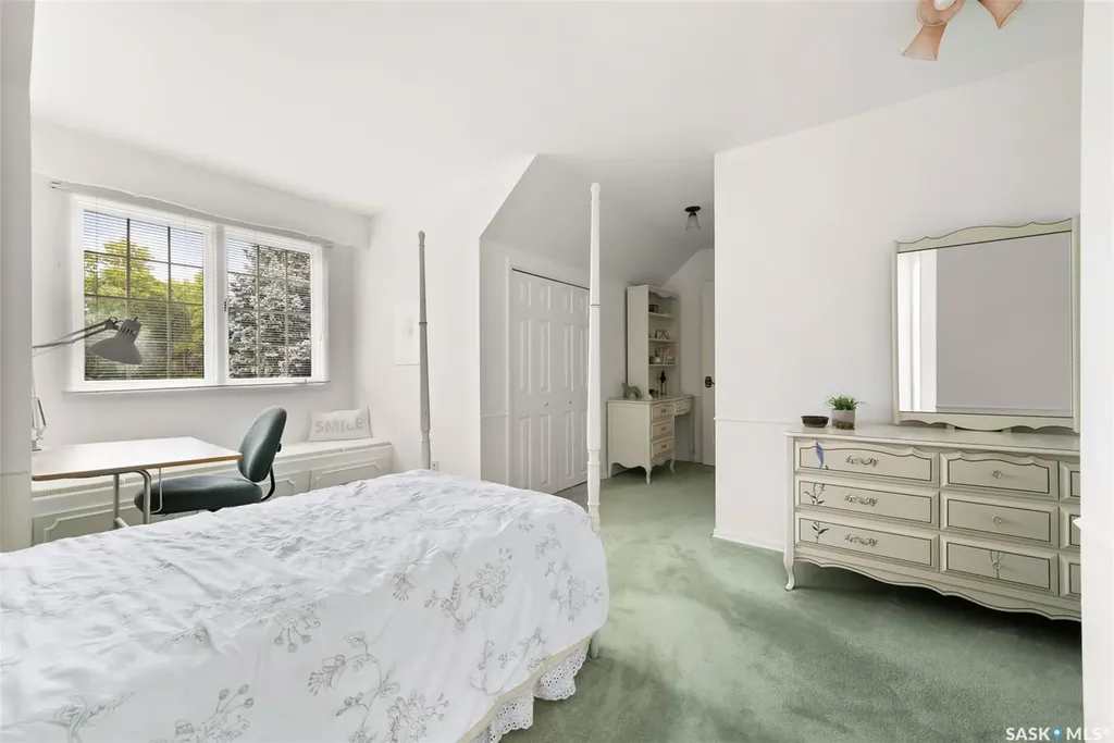 70 Lowry Place Regina SK S4S 6C7
