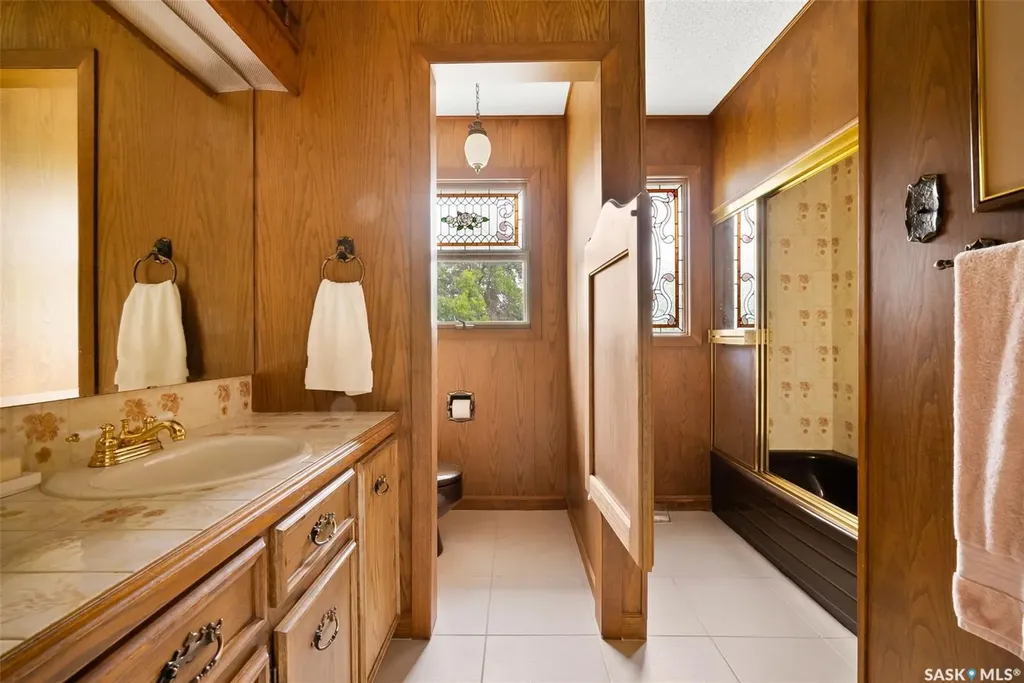 70 Lowry Place Regina SK S4S 6C7