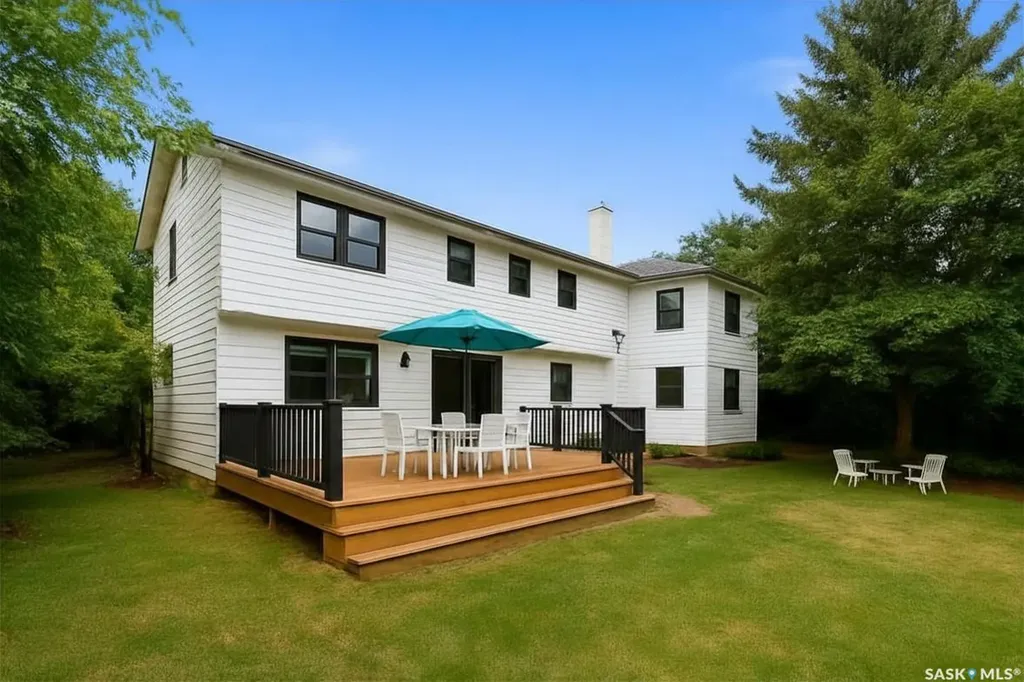 70 Lowry Place Regina SK S4S 6C7