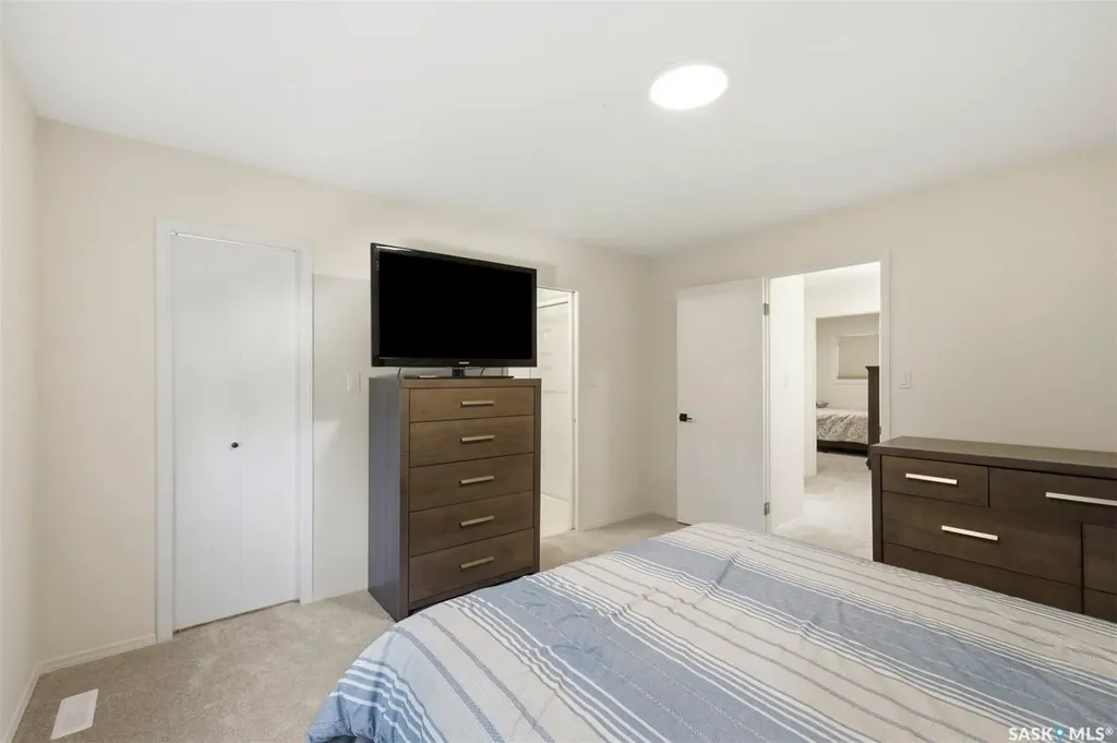 235 Bronson Way Saskatoon SK S7J 5E5