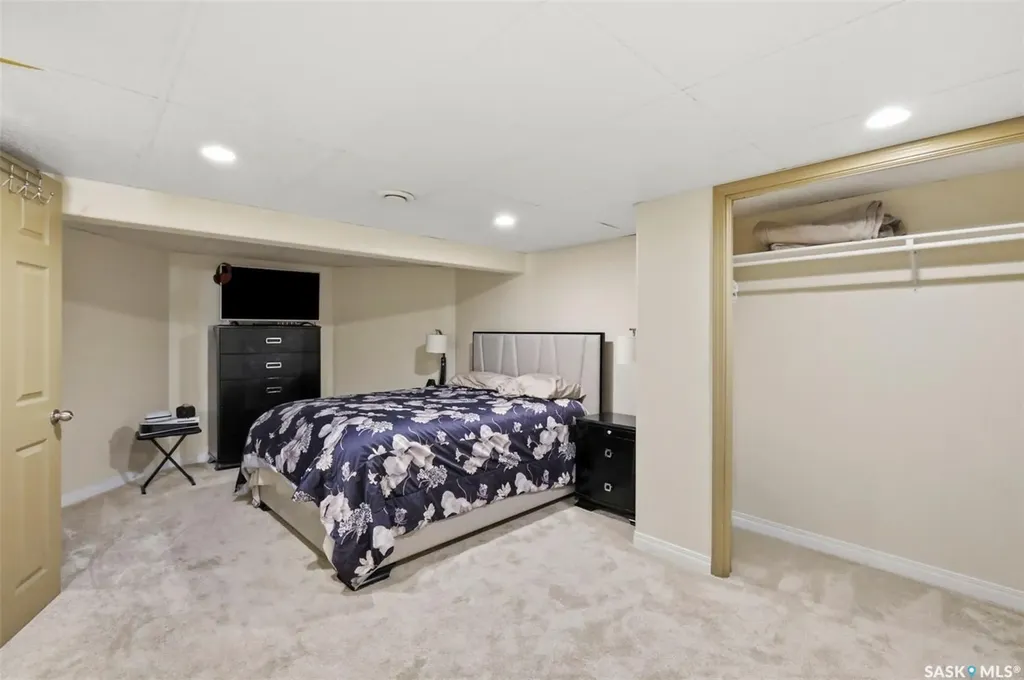 235 Bronson Way Saskatoon SK S7J 5E5