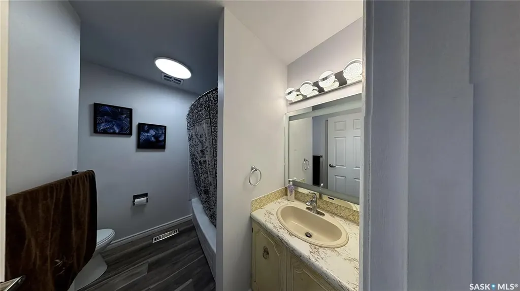 2 Mcdougall Crescent Saskatoon SK S7L 5C1