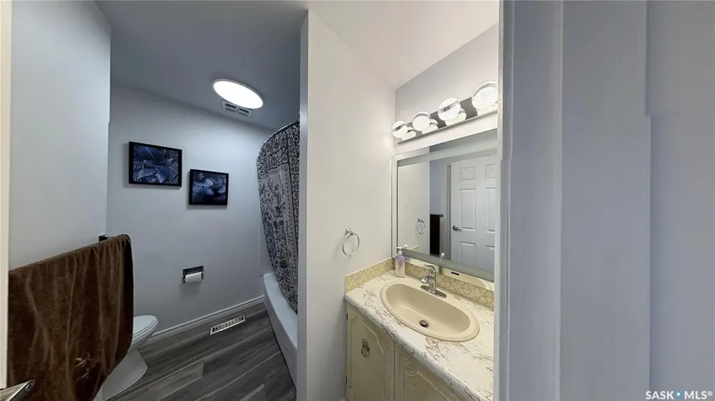 2 Mcdougall Crescent Saskatoon SK S7L 5C1