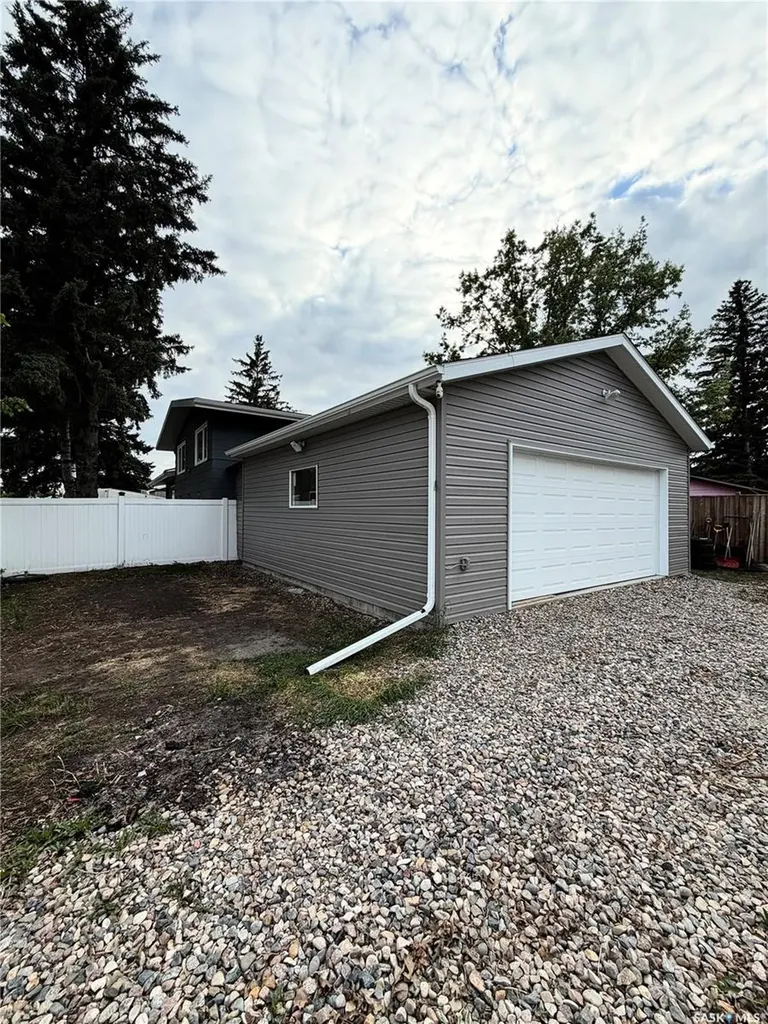 2 Mcdougall Crescent Saskatoon SK S7L 5C1