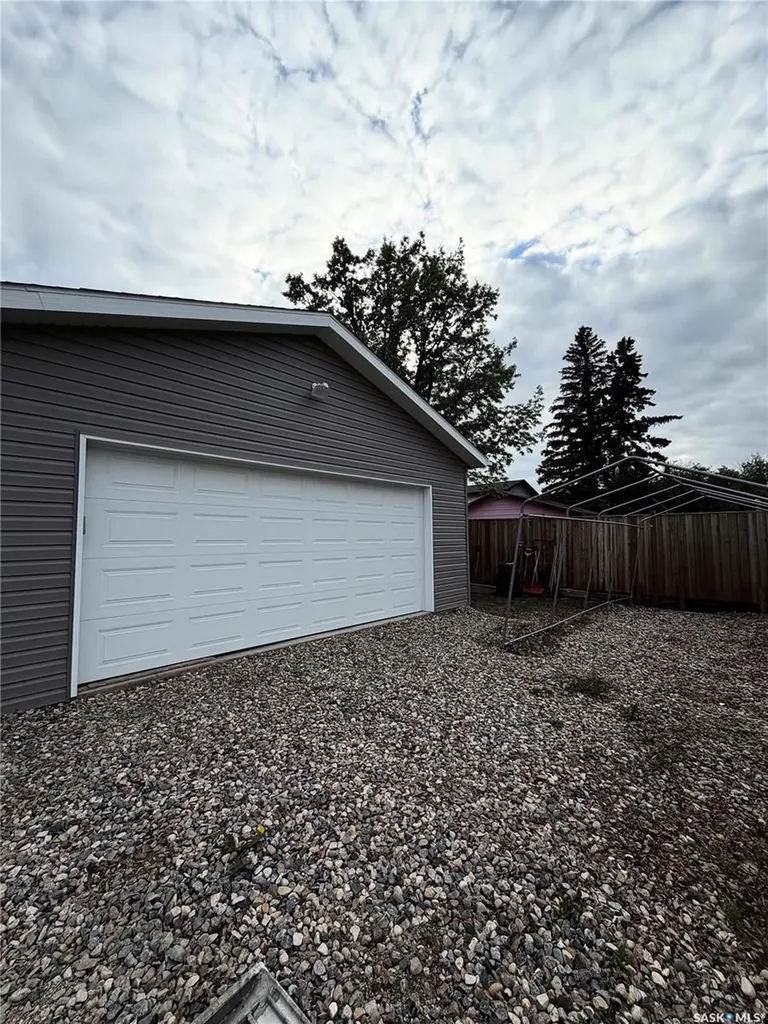 2 Mcdougall Crescent Saskatoon SK S7L 5C1
