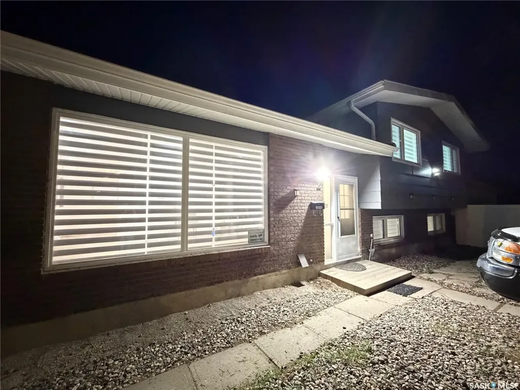 2 Mcdougall Crescent Saskatoon SK S7L 5C1