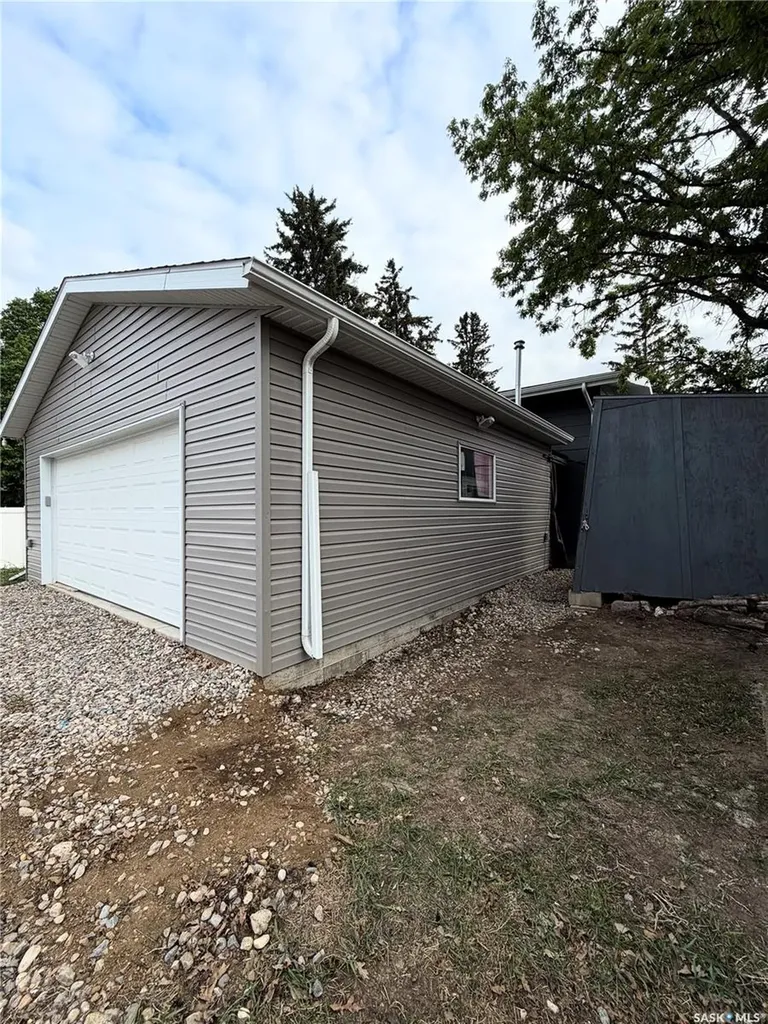 2 Mcdougall Crescent Saskatoon SK S7L 5C1