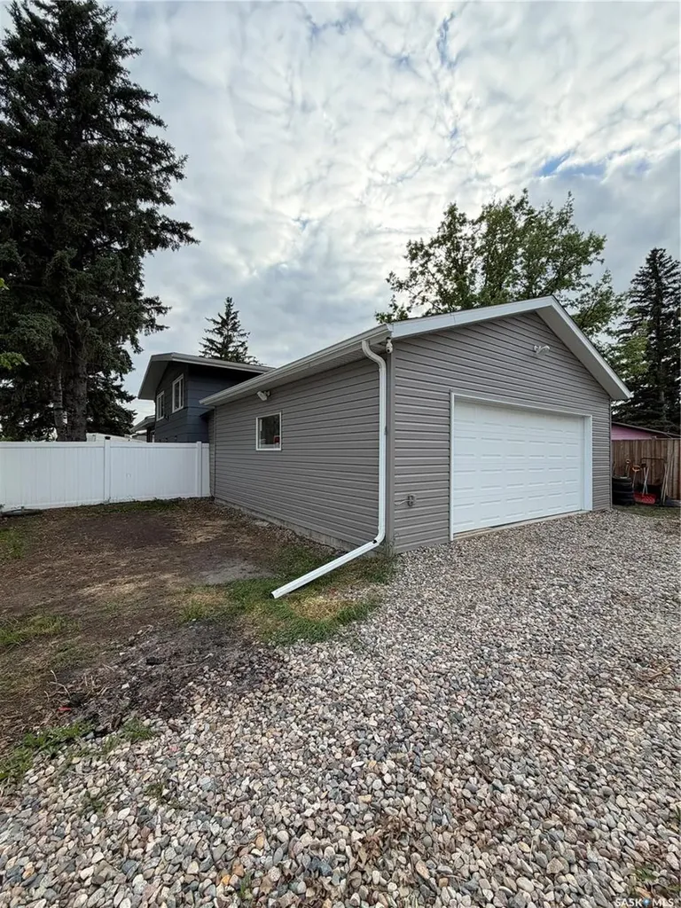 2 Mcdougall Crescent Saskatoon SK S7L 5C1