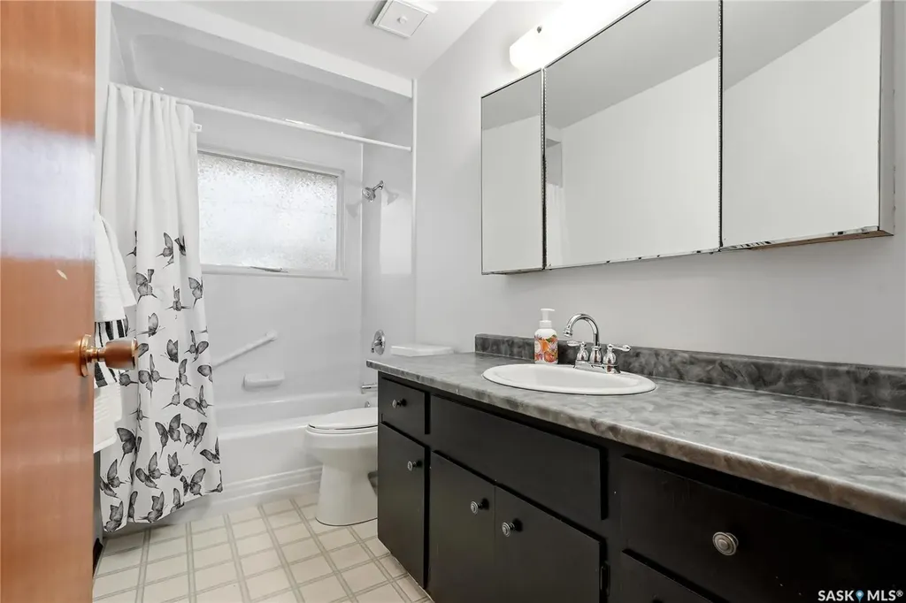 21 Bateman Crescent Saskatoon SK S7H 3C3