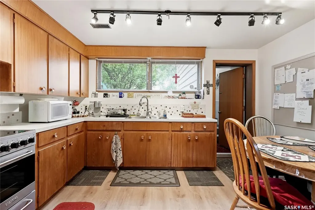 21 Bateman Crescent Saskatoon SK S7H 3C3
