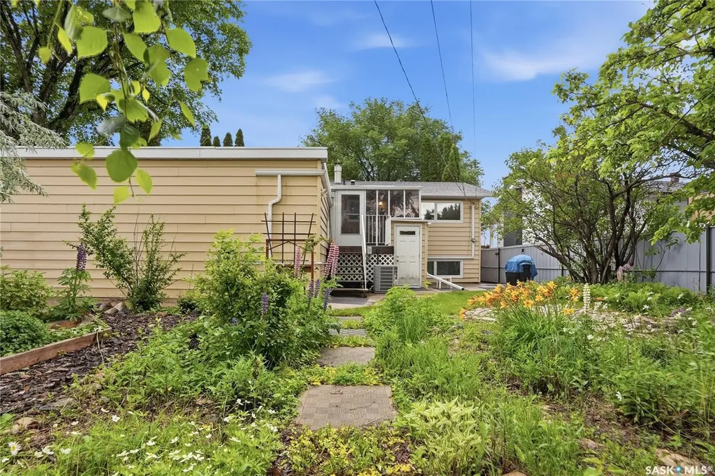 21 Bateman Crescent Saskatoon SK S7H 3C3