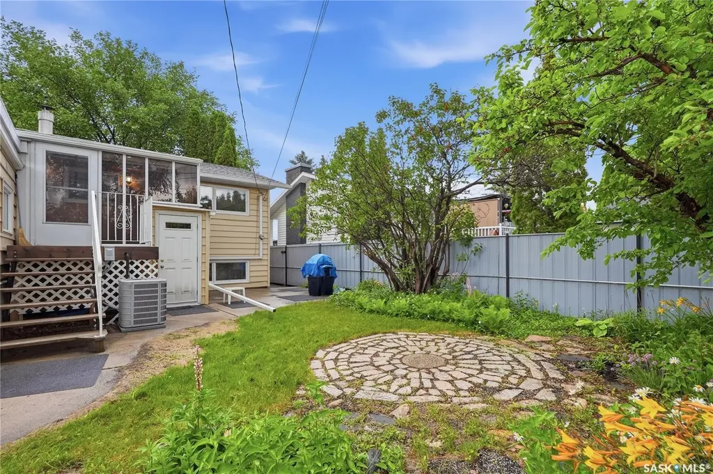 21 Bateman Crescent Saskatoon SK S7H 3C3