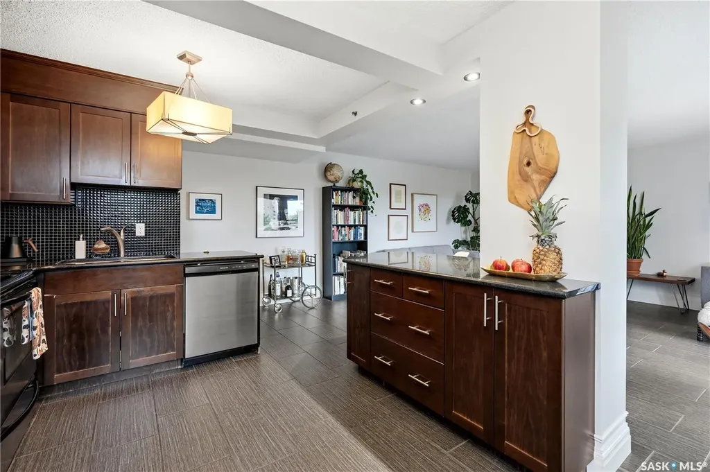 320 5th Avenue N Saskatoon SK S7K 2P5