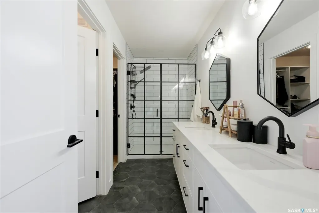 147 Barrett Street Saskatoon SK S7W 0Z8