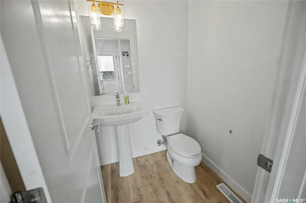 106 Westfield Road Saskatoon SK S7V 0Z8