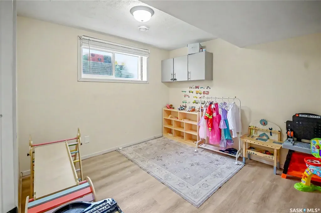 106 Westfield Road Saskatoon SK S7V 0Z8