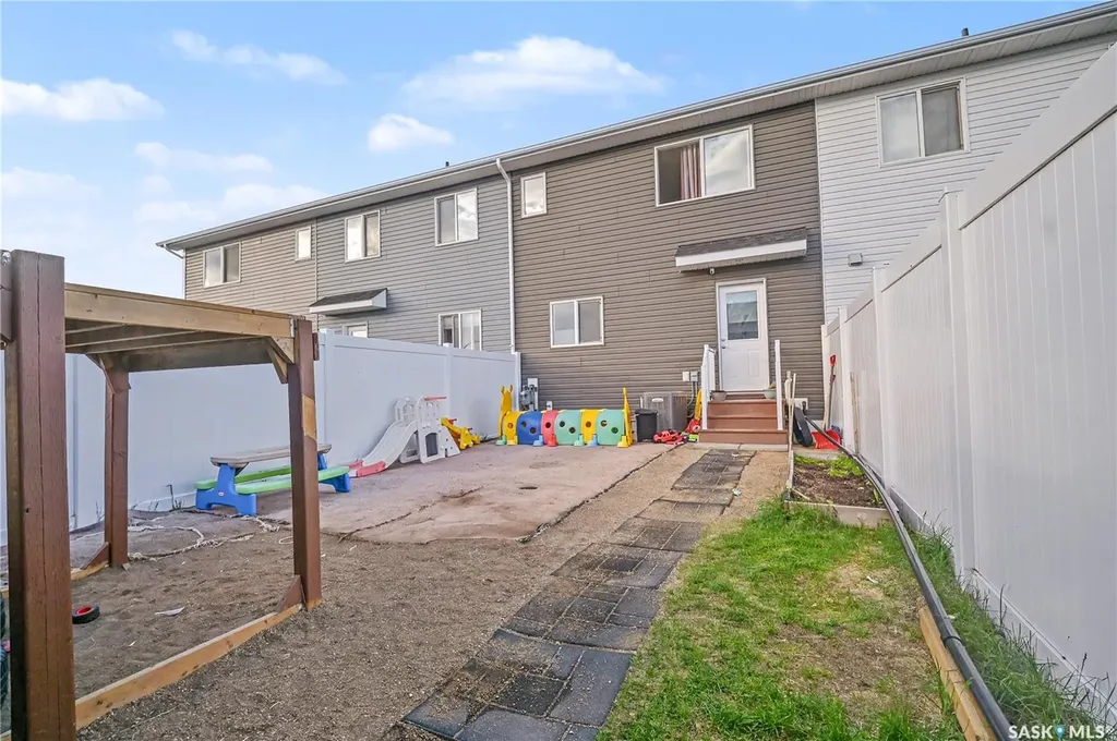 106 Westfield Road Saskatoon SK S7V 0Z8