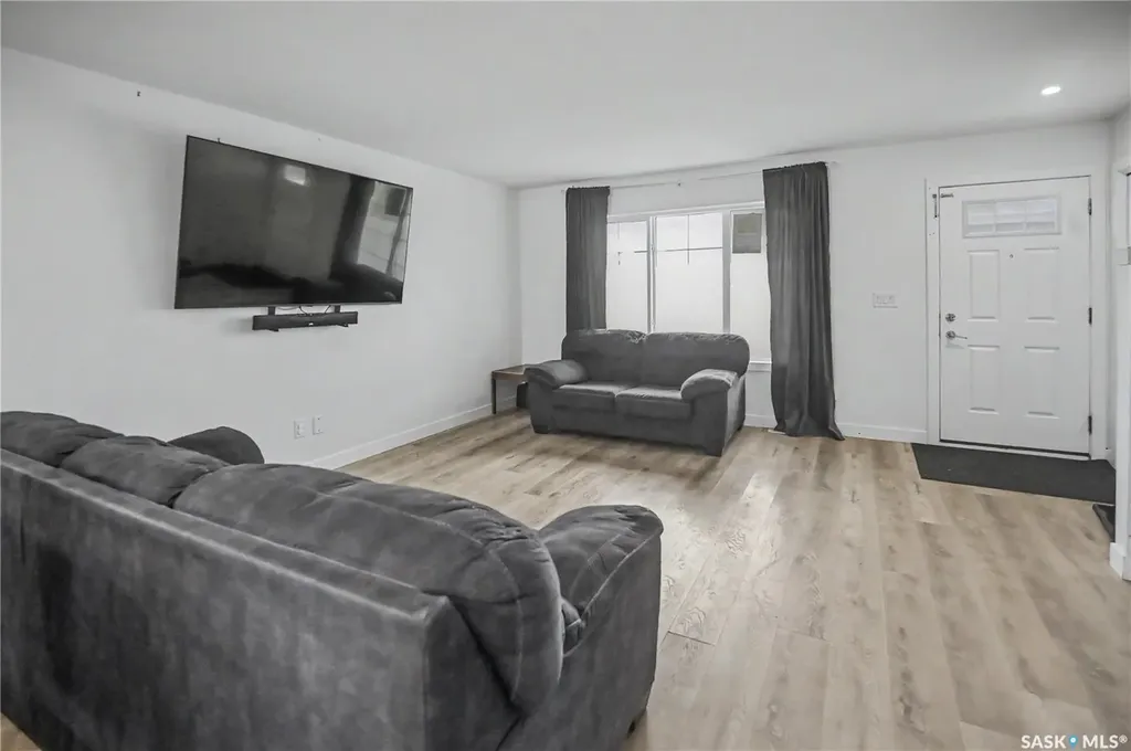 106 Westfield Road Saskatoon SK S7V 0Z8