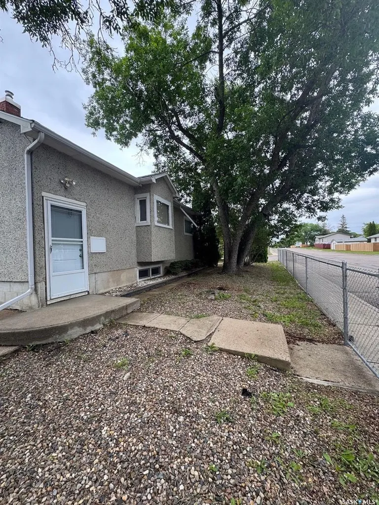 1301 107th Street North Battleford SK S9A 1Z6