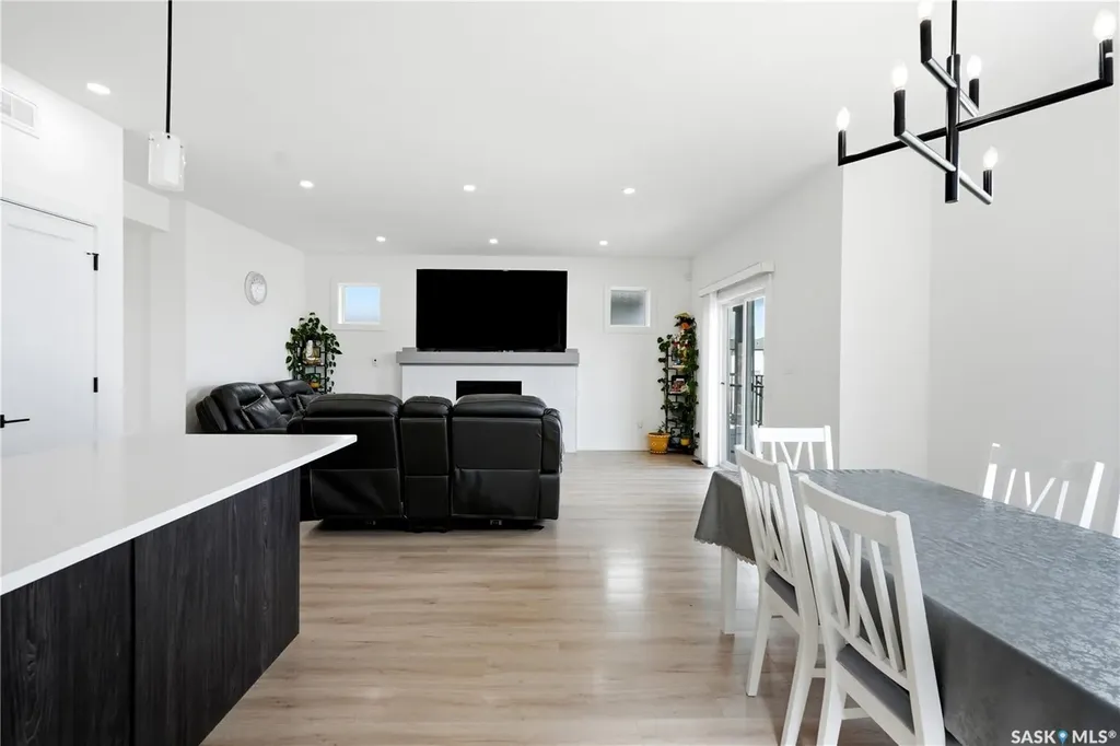 916 Feheregyhazi Boulevard Saskatoon SK S7W 1E1
