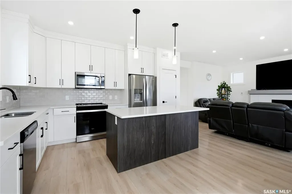 916 Feheregyhazi Boulevard Saskatoon SK S7W 1E1