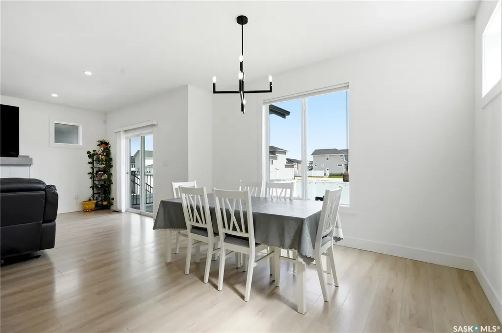 916 Feheregyhazi Boulevard Saskatoon SK S7W 1E1