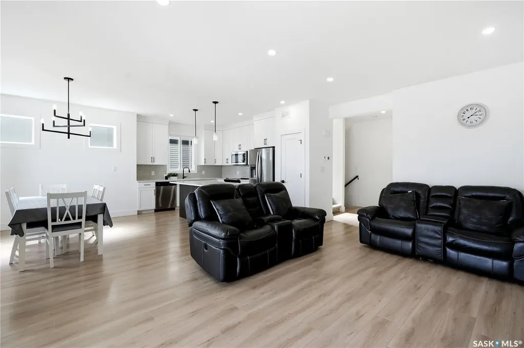 916 Feheregyhazi Boulevard Saskatoon SK S7W 1E1