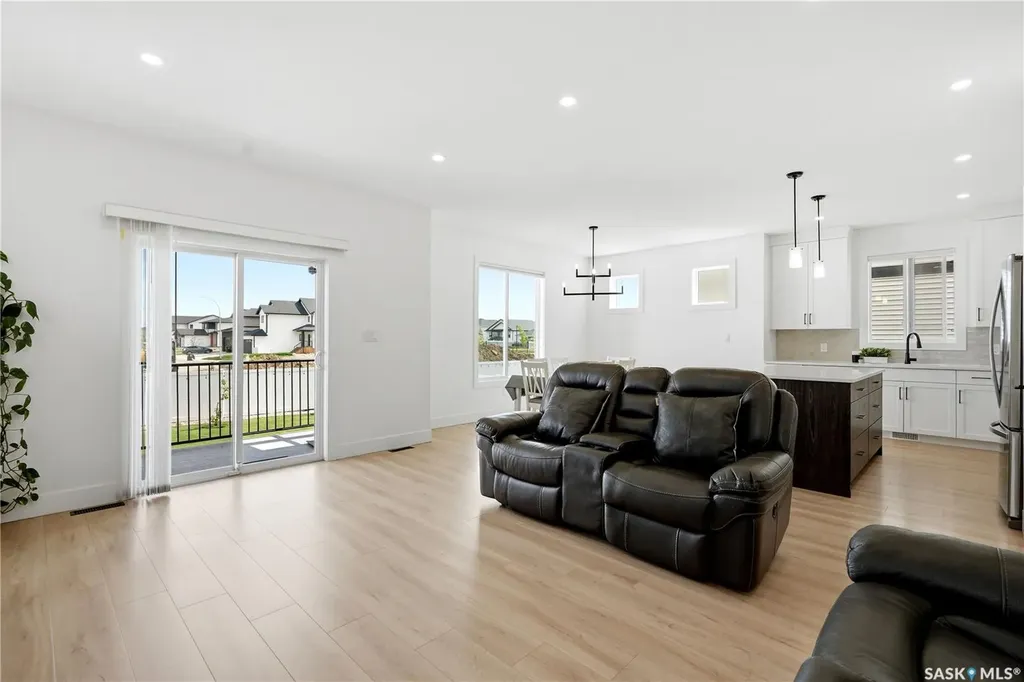916 Feheregyhazi Boulevard Saskatoon SK S7W 1E1