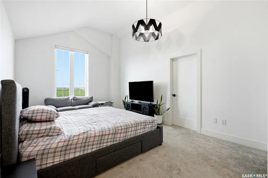 916 Feheregyhazi Boulevard Saskatoon SK S7W 1E1