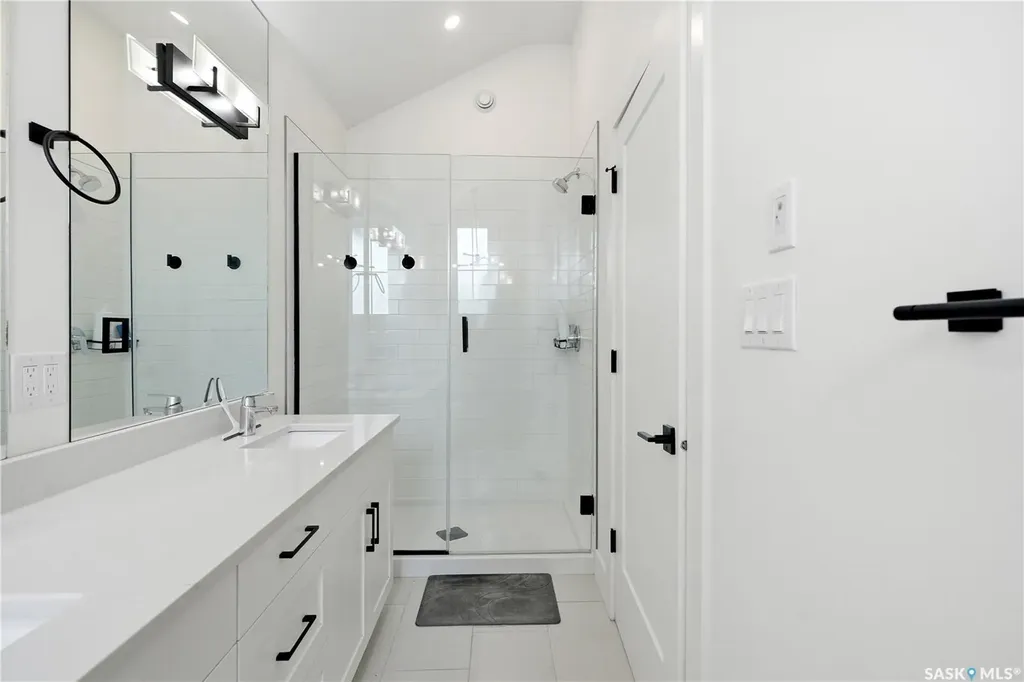 916 Feheregyhazi Boulevard Saskatoon SK S7W 1E1
