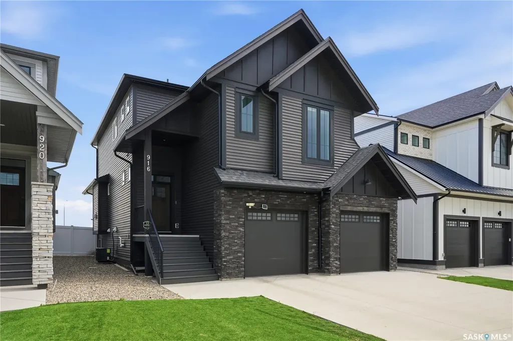 916 Feheregyhazi Boulevard Saskatoon SK S7W 1E1