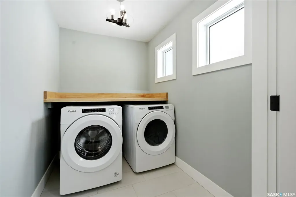 916 Feheregyhazi Boulevard Saskatoon SK S7W 1E1