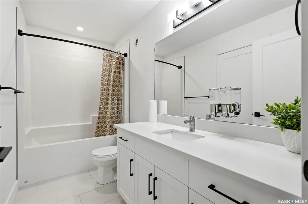 916 Feheregyhazi Boulevard Saskatoon SK S7W 1E1