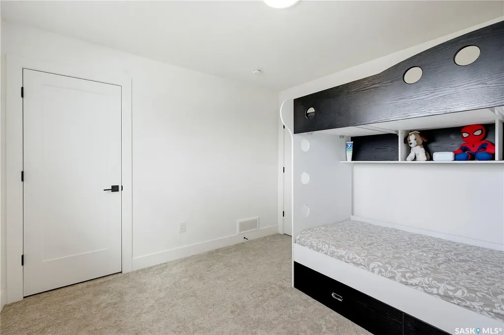 916 Feheregyhazi Boulevard Saskatoon SK S7W 1E1