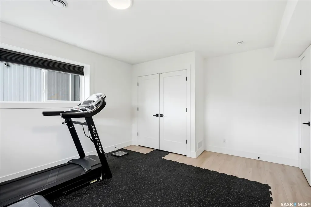 916 Feheregyhazi Boulevard Saskatoon SK S7W 1E1